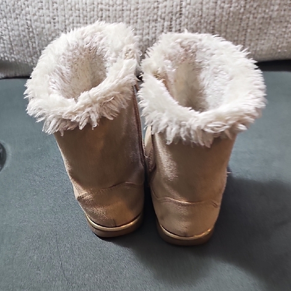 Cute Tan Furry Toddler Boots - Picture 4 of 5